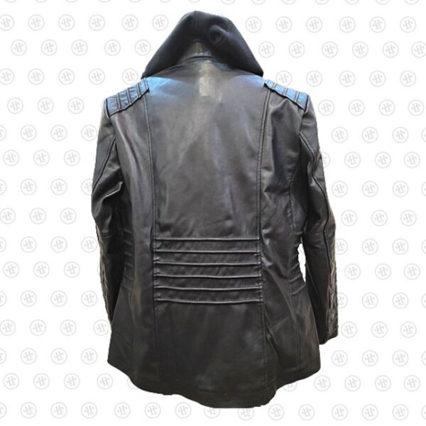 Giacca da motociclista in pelle nera con cappuccio firmata