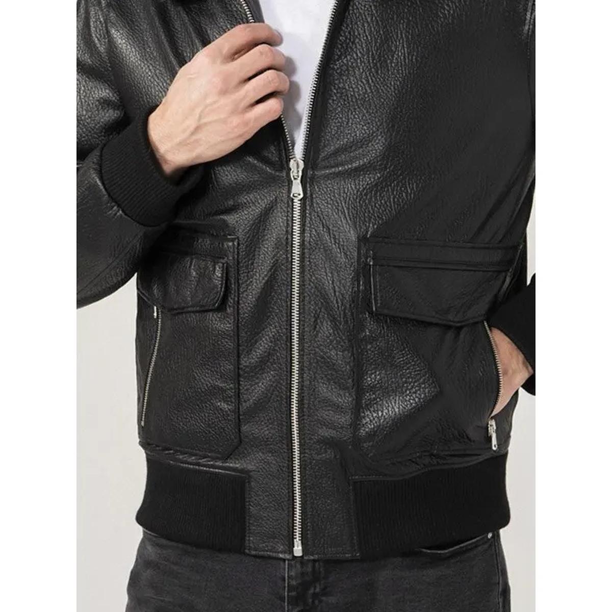 Giacca in pelle nera con colletto da camicia da uomo