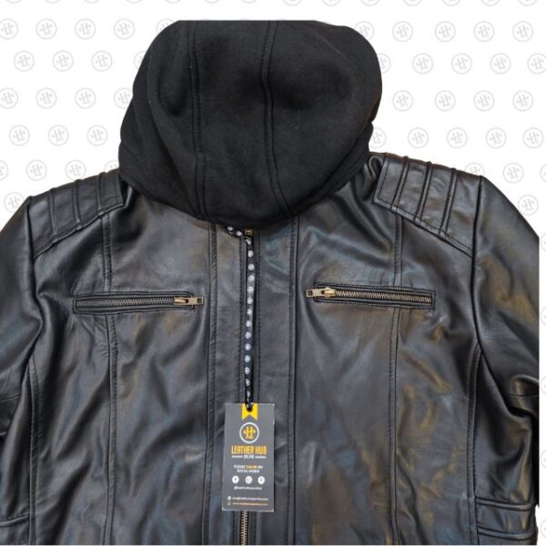 Giacca da motociclista in pelle nera con cappuccio firmata
